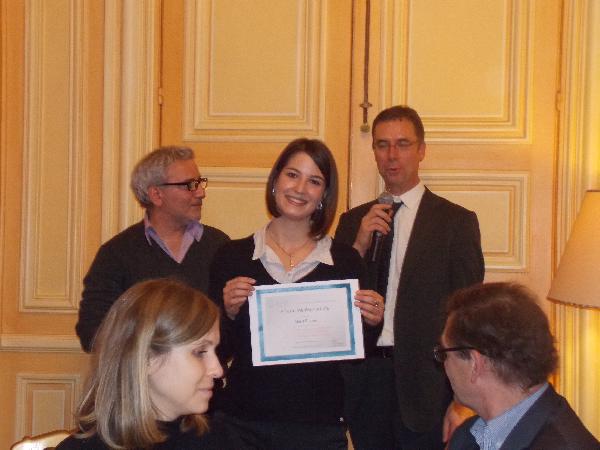 Marie Renner, reçoit le prix du meilleur article de recherche étudiant 2013 de l'AEE