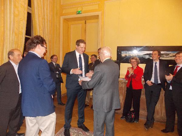 Le Président Boiteux et Christian de Perthuis remettent le prix AEE 2014